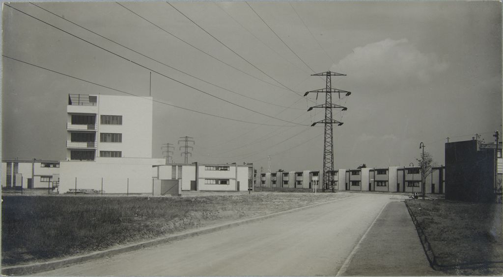 Dessau-Törten establishing shot